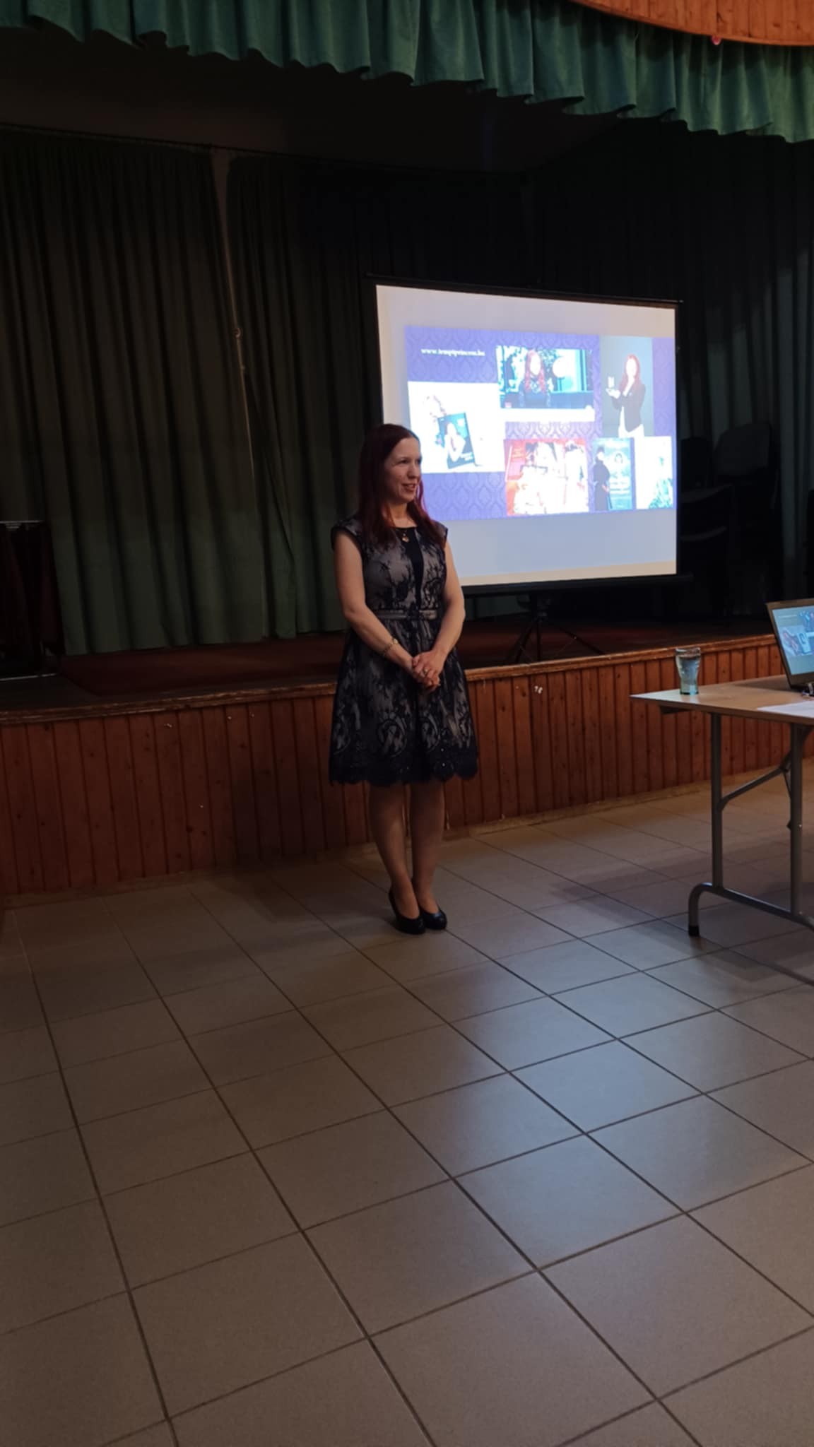 csesznek sisikiralyne 1